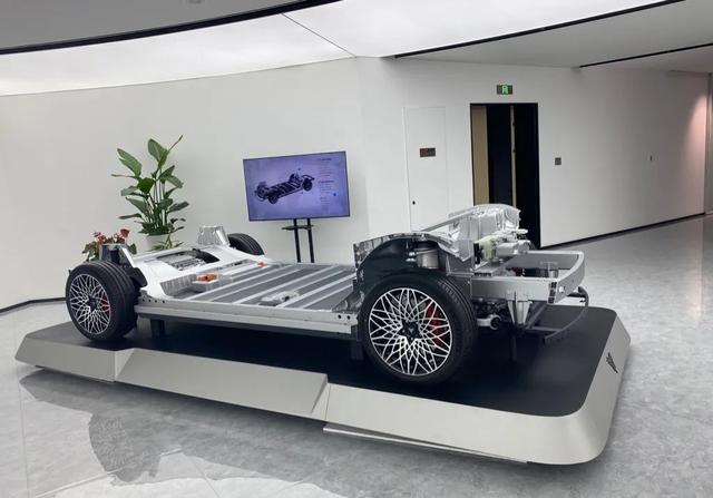 奇瑞與力勁聯(lián)合首發(fā)超萬(wàn)噸雙壓射工藝